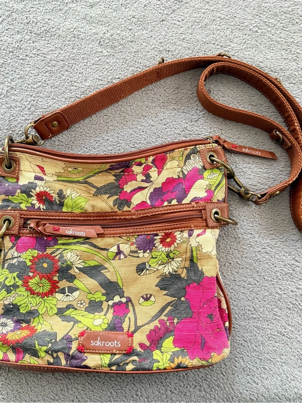 Sakroots Artist Circle Floral Medium  Crossbody Bag Tan Pink Green Canvas